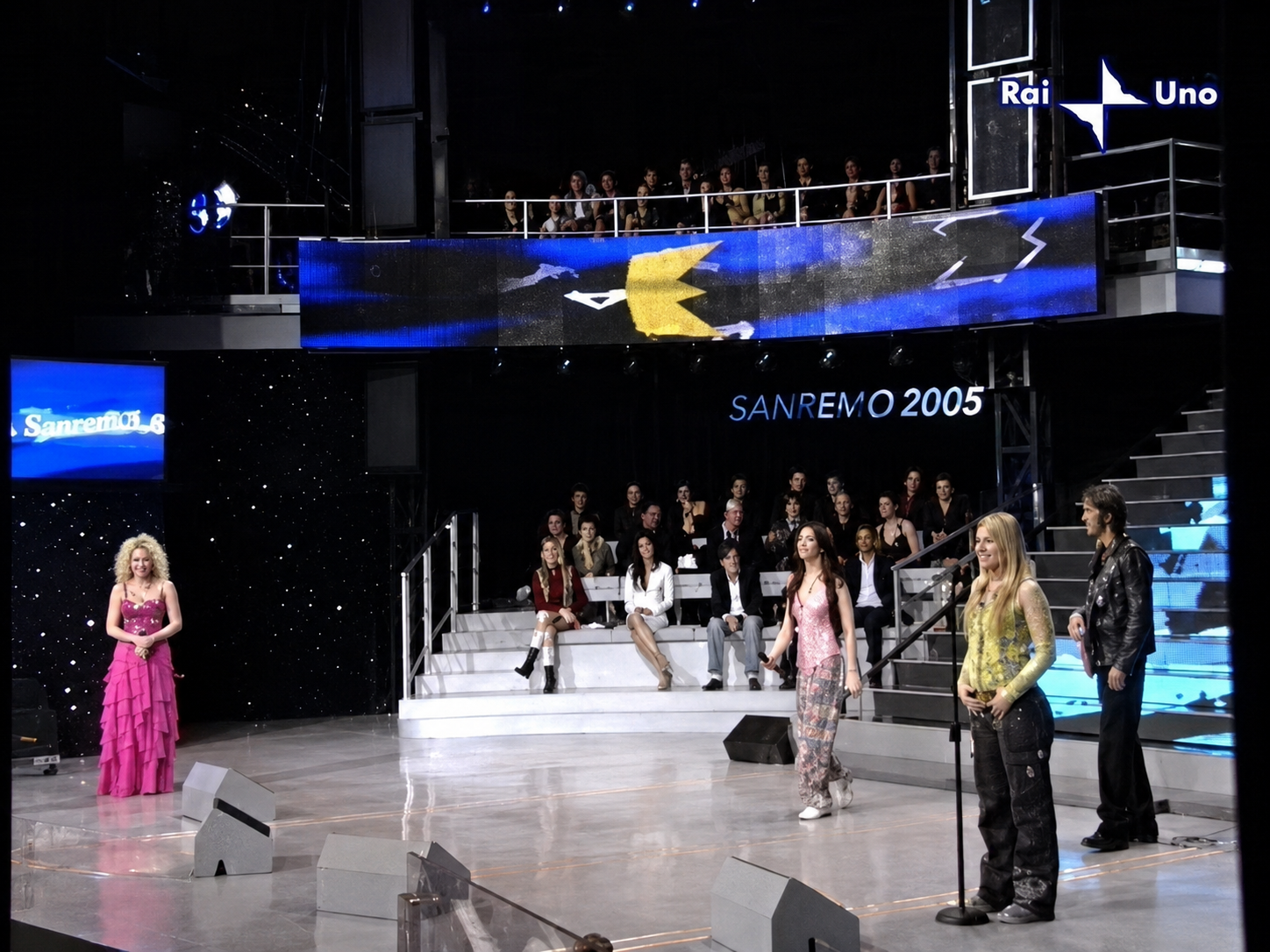 Sabrina Guida sul palco del Festival di Sanremo 2005